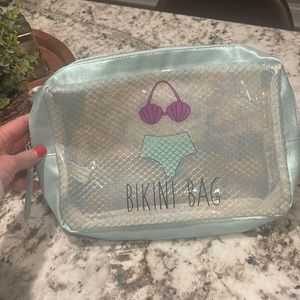 Bikini packing cube. Sturdy zipper. Cleans easily.